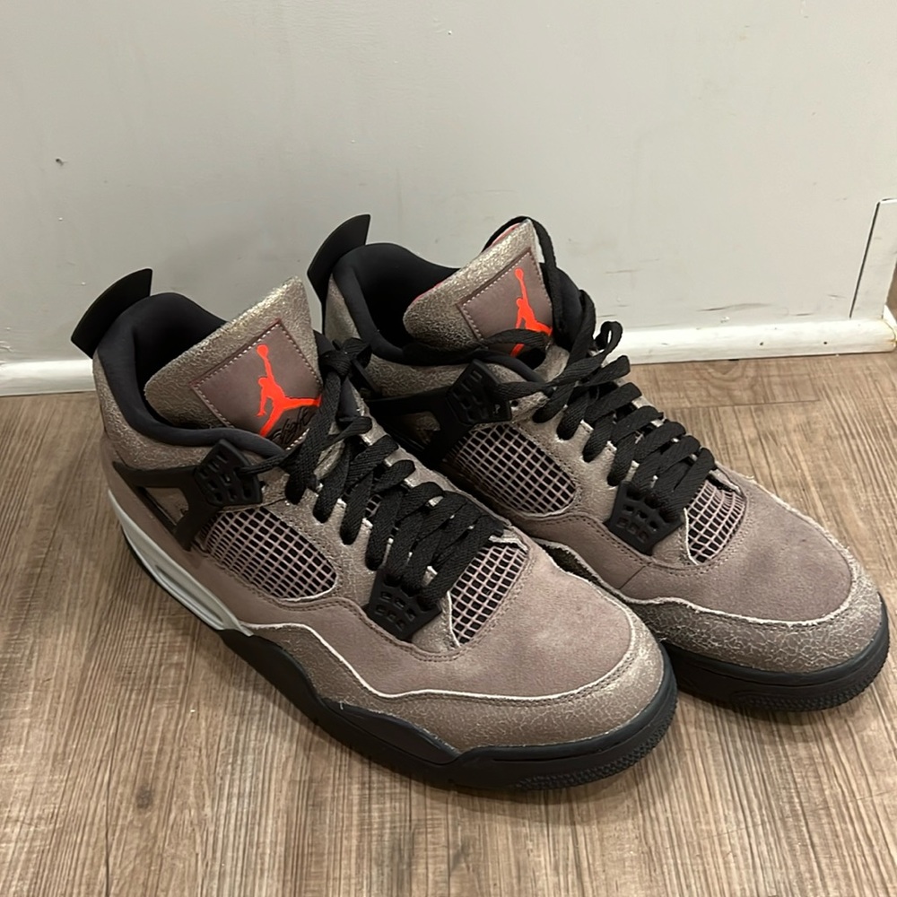 Nike Air Jordan Retro Taupe Haze Size 13 Gently Used